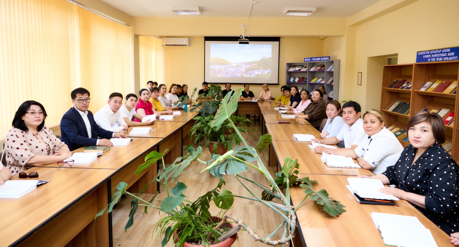 ӘБІШ КЕКІЛБАЕВТЫҢ «ЕЛЕҢ-АЛАҢ» РОМАНЫ KazNARU ҒЫЛЫМИ КІТАПХАНАСЫ ҚОРЫНА ТАБЫСТАЛДЫ